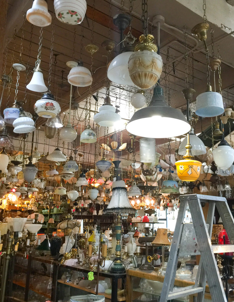 ビンテージの照明たち。お値段もお手頃
