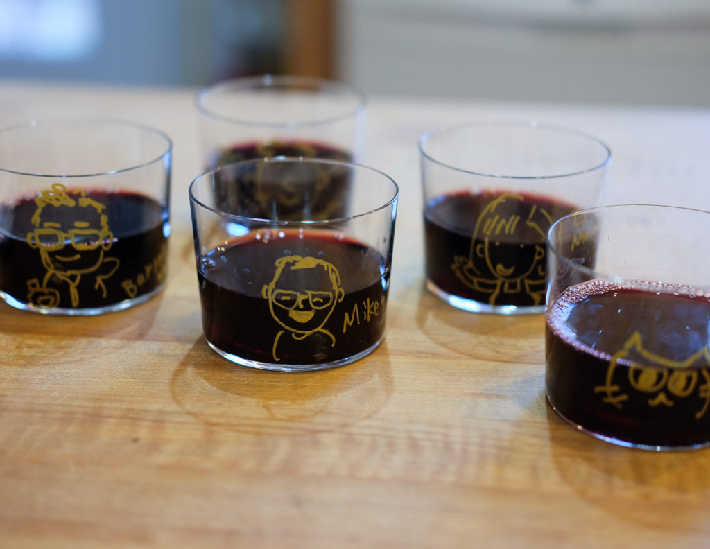 ワイングラスに似顔絵