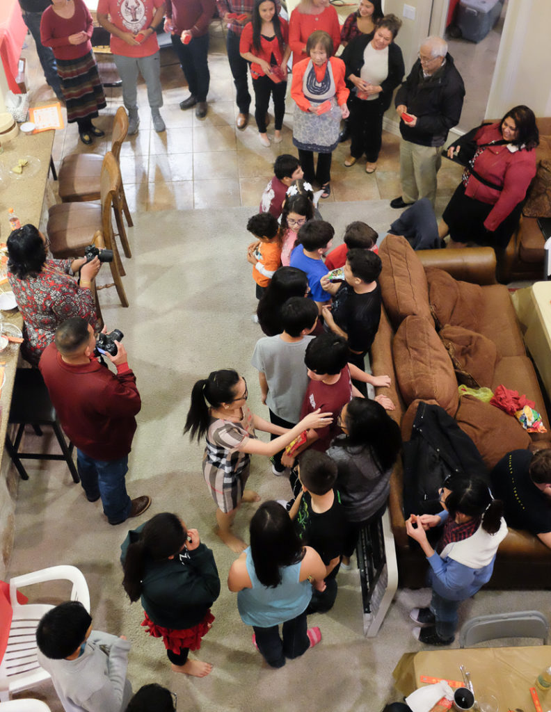 子供たち、並びます