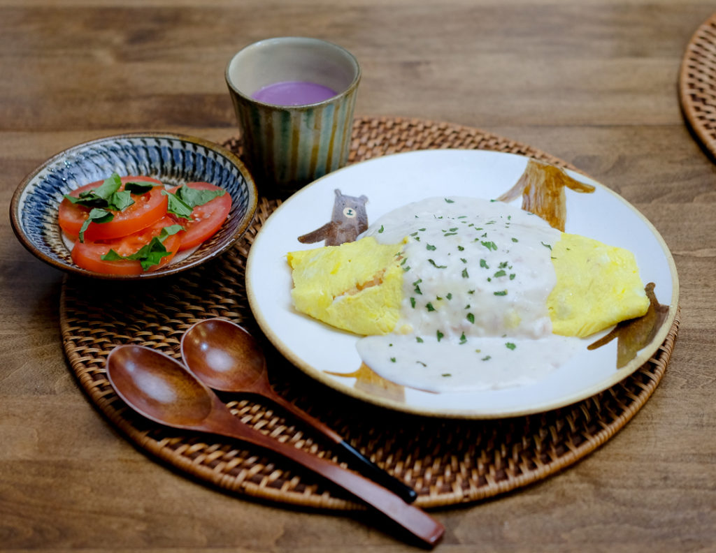 やちむんのクマ柄のお皿