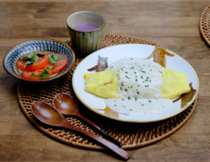 やちむんのクマ柄のお皿