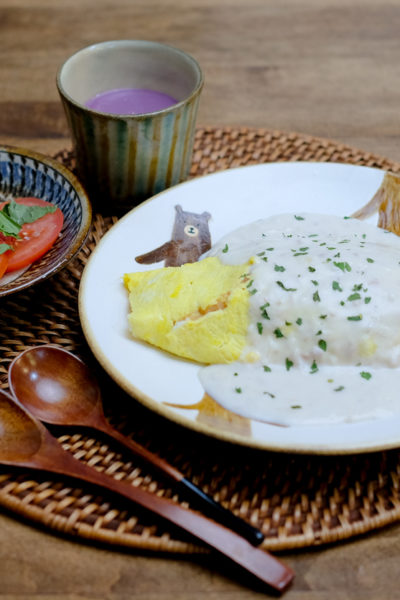 やちむんのクマ柄のお皿