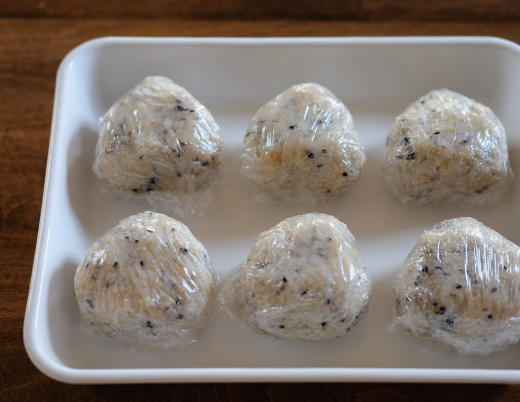 玄米ごま塩おにぎり