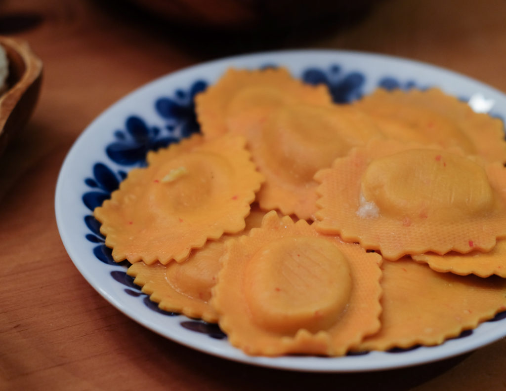 赤ピーマンのラビオリ