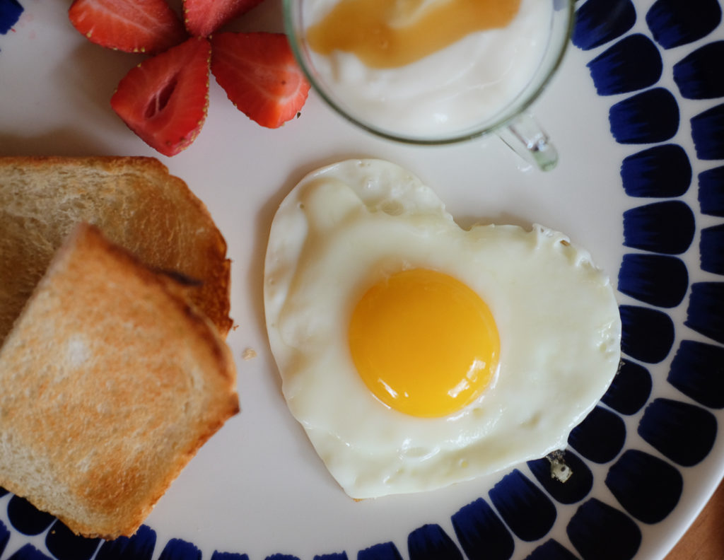 ハートの目玉焼き