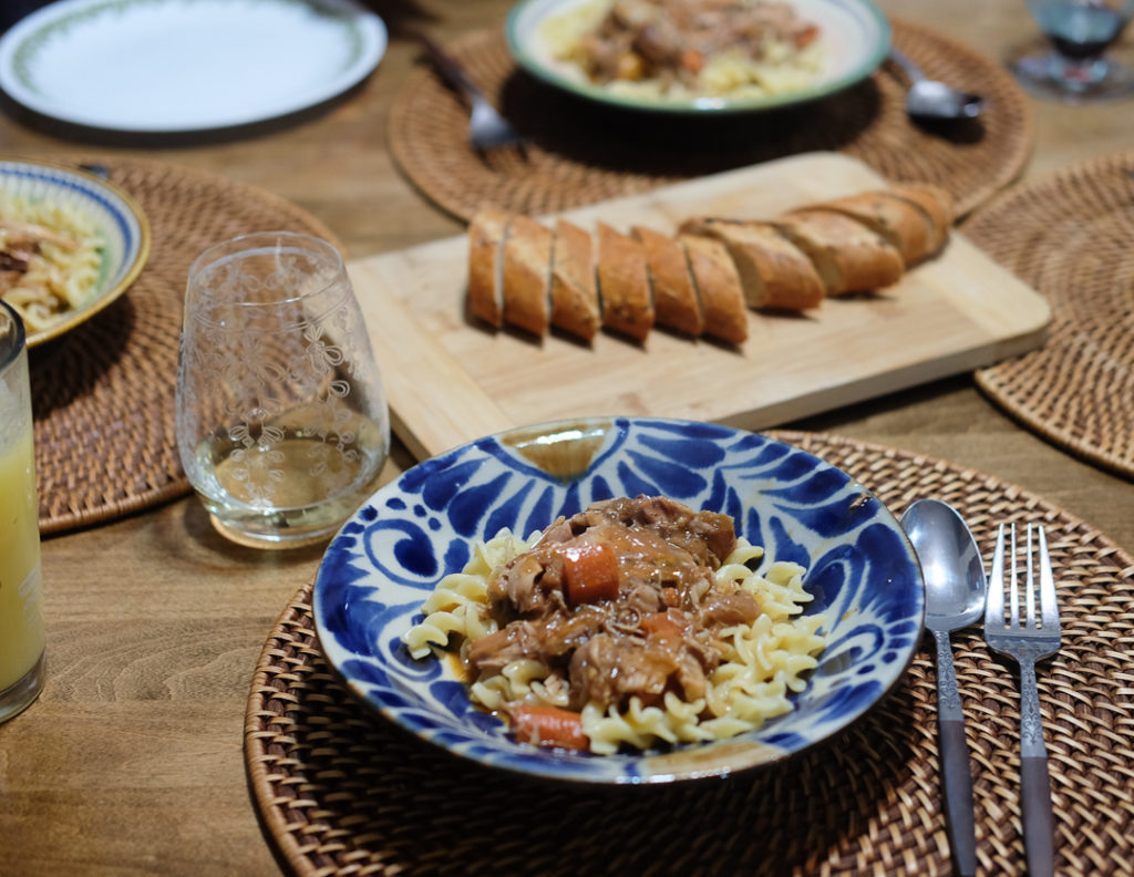 鶏肉の赤ワイン煮（コック・オー・ヴァン）