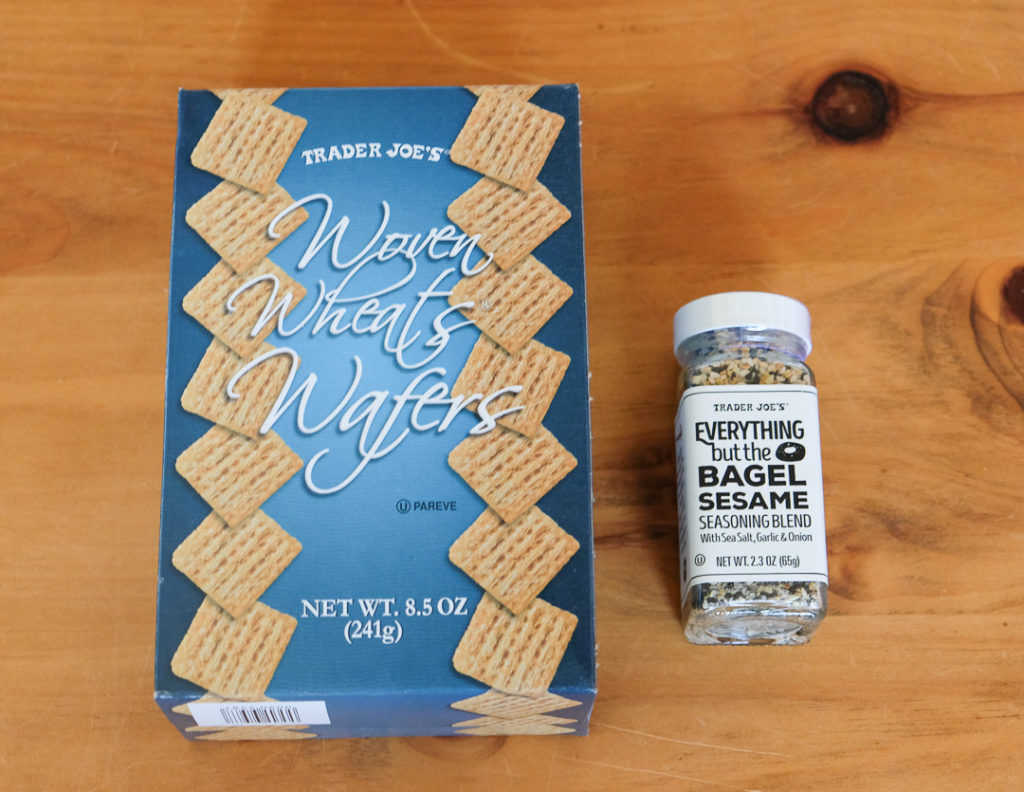 クラッカーとエブリシングベーグルスパイス