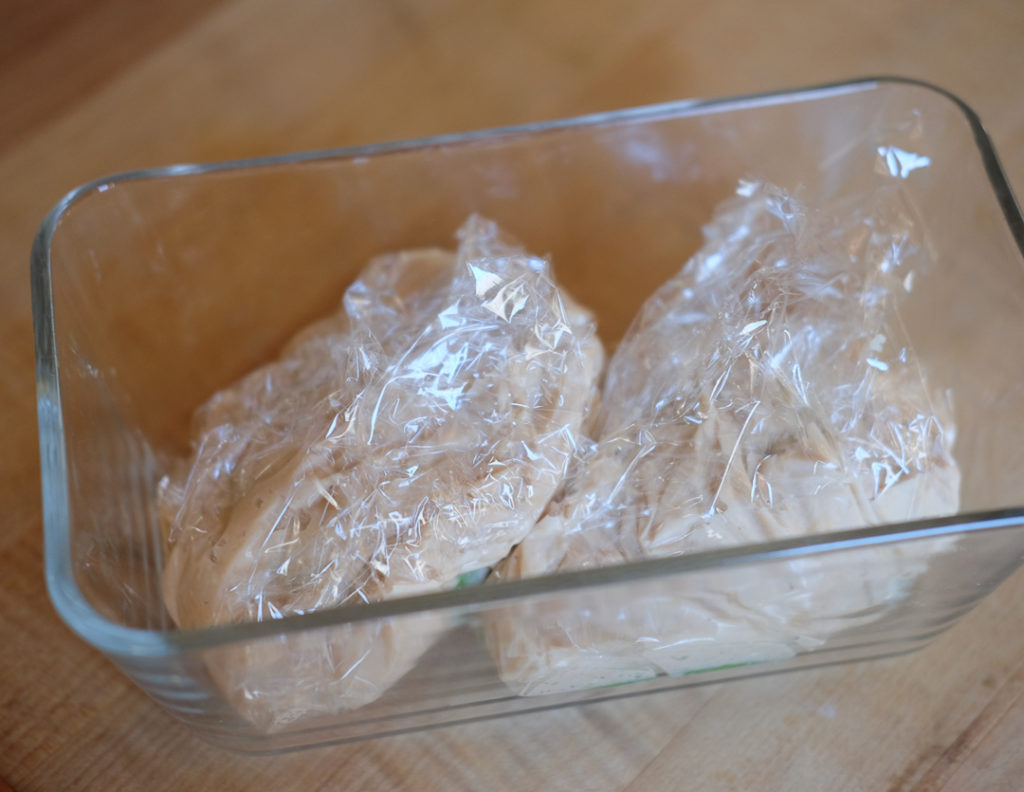 粕床をぬって、ラップをかけます