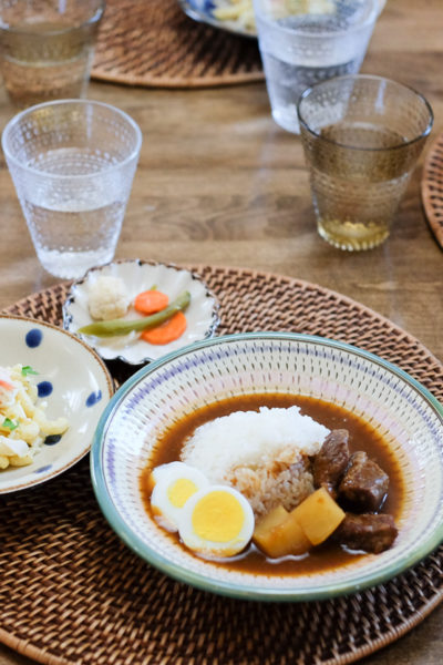 スープカレーとマカロニサラダの献立