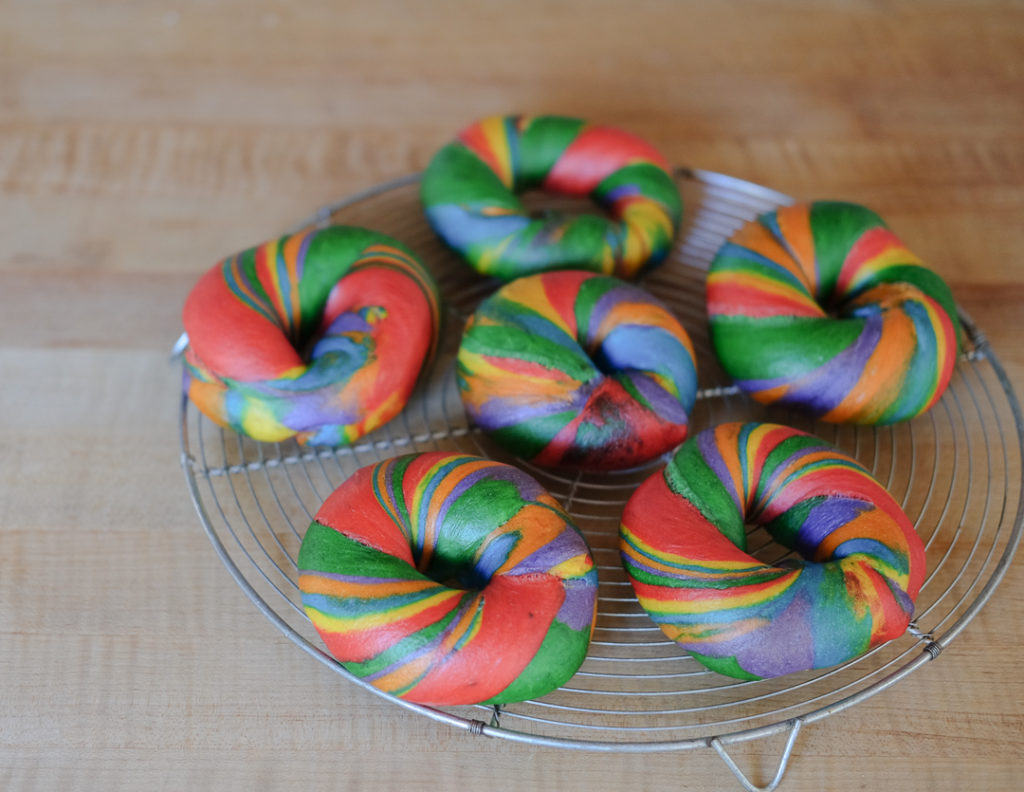 レインボーベーグル、焼き上がり