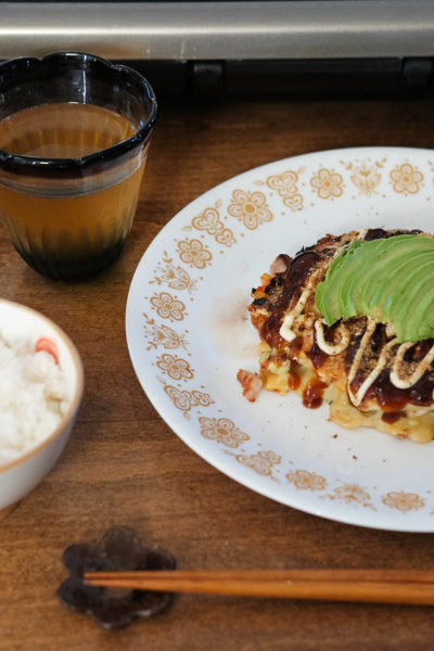 お好み焼き・アボカド乗せ