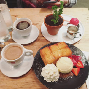 ハニートーストと植木鉢デザート