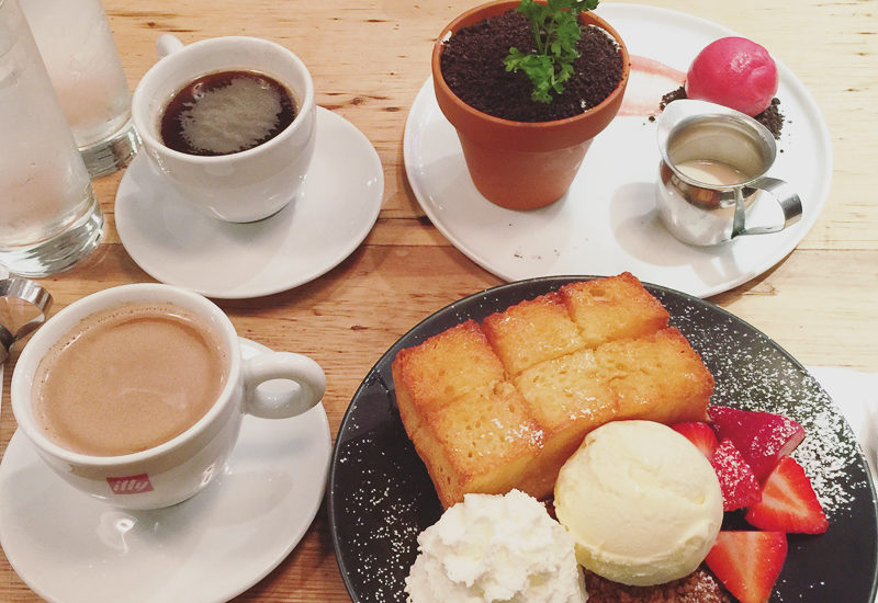ハニートーストと植木鉢デザート