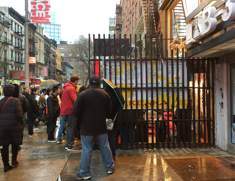 待っている人たち