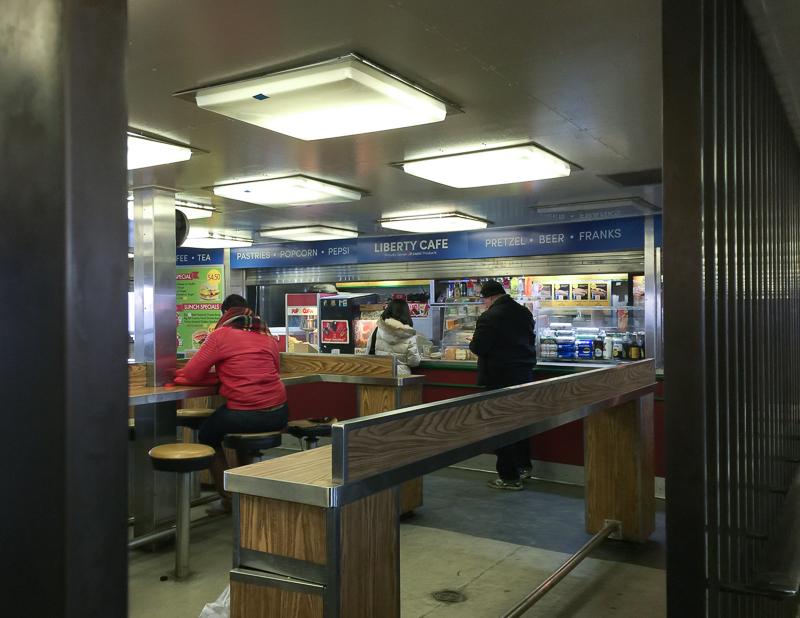 フェリー内の売店