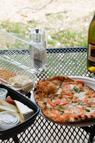 ワイナリーでランチ