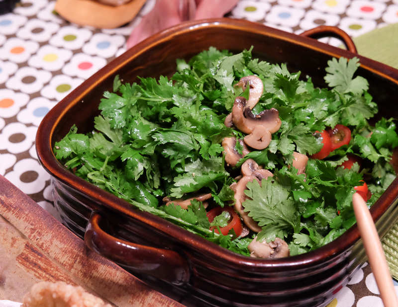 パクチー山盛りサラダ