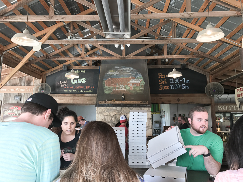 ピザはセルフオーダーで