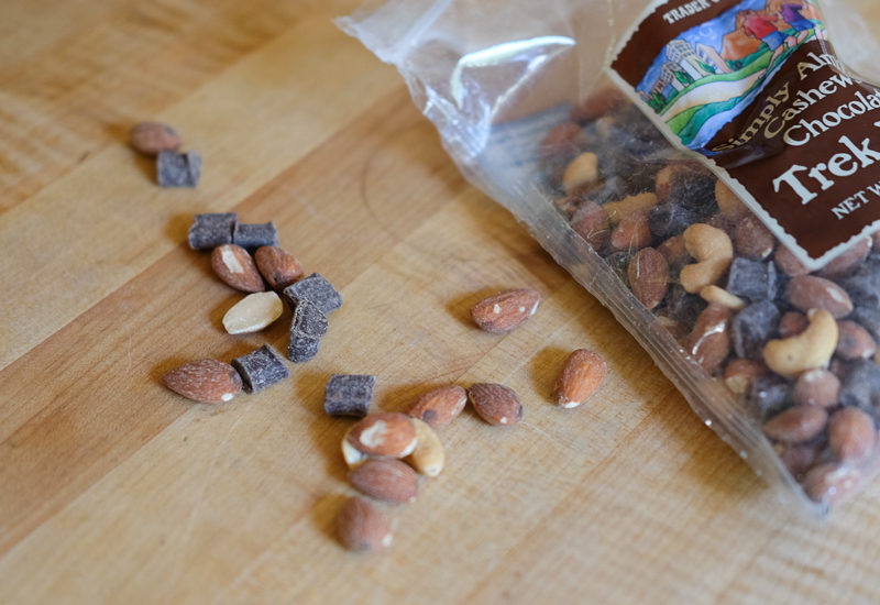 アーモンド、カシューチョコレート入り