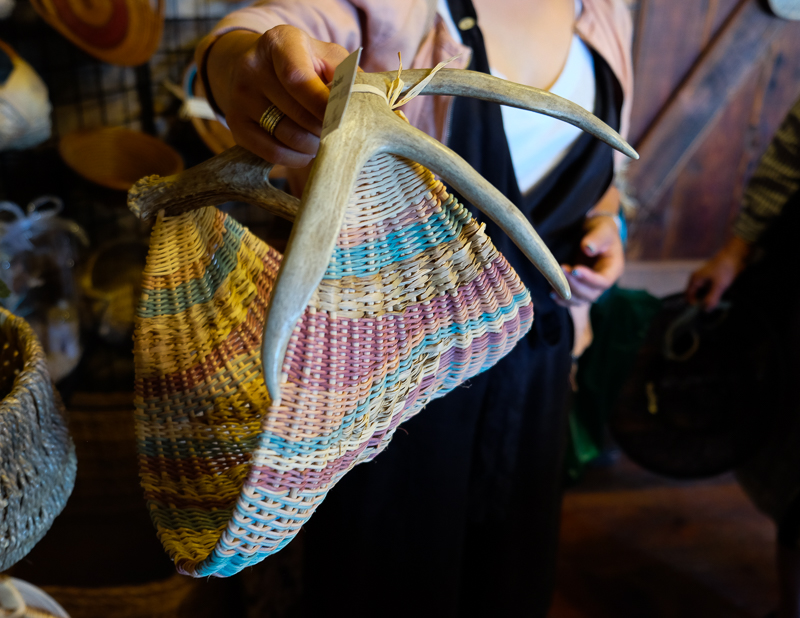 鹿の角がハンドルのバスケット