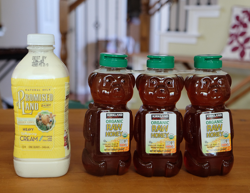 生クリームとオーガニックローハニー