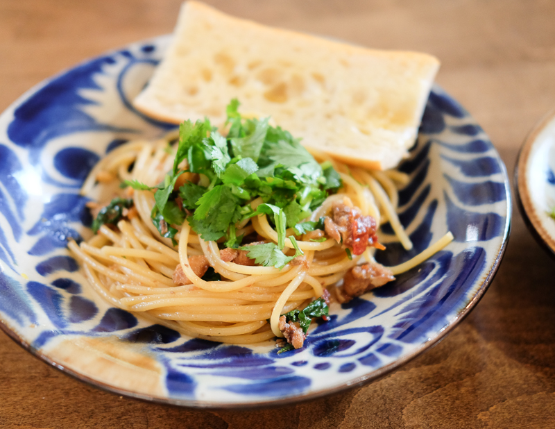 パクチーをたっぷり乗せて