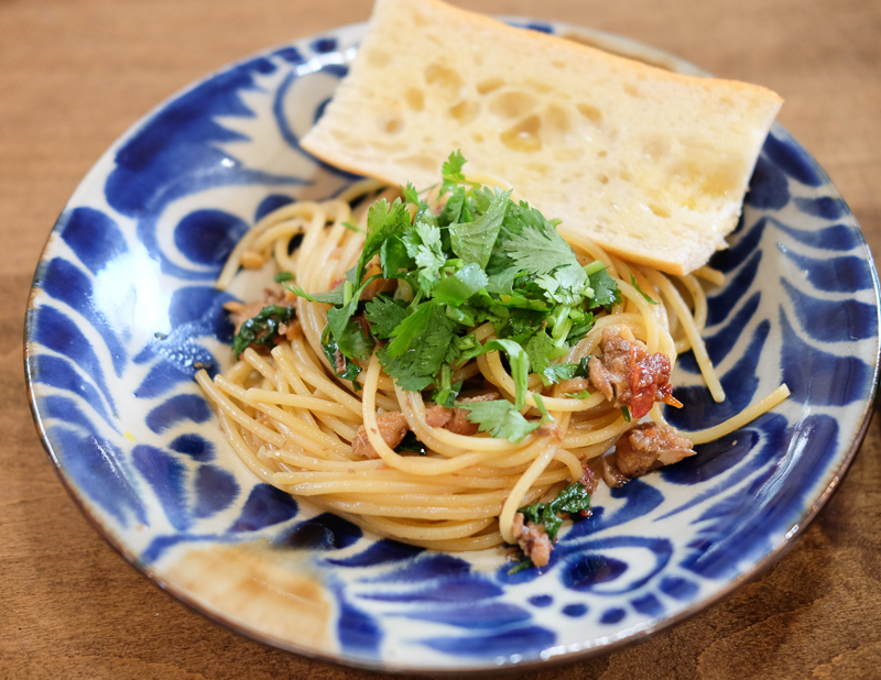 オイルサーディンとパクチーのパスタ