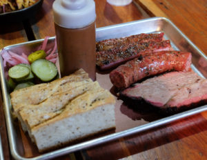 ソーセージ、ブリスケット、リブのセット