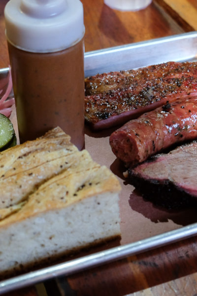 ソーセージ、ブリスケット、リブのセット