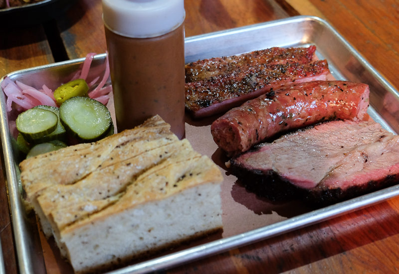 ソーセージ、ブリスケット、リブのセット