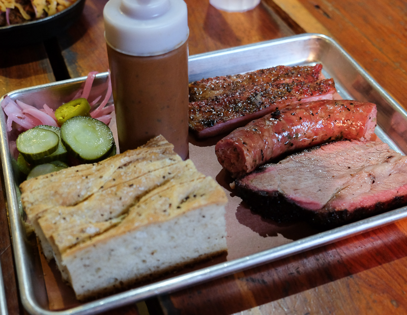 ソーセージ、ブリスケット、リブのセット