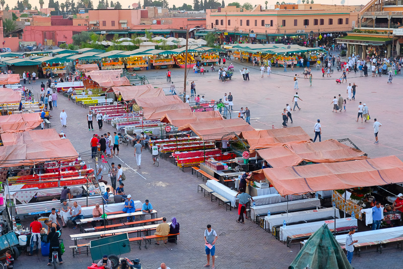食べ物＆オレンジジュースの屋台