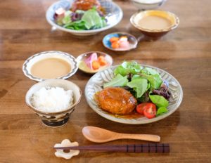 煮込みハンバーグの献立