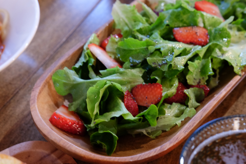 いちごとレタスのサラダ
