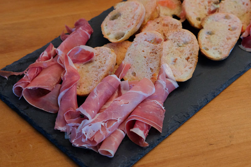 トマトブレッドとセラノハム