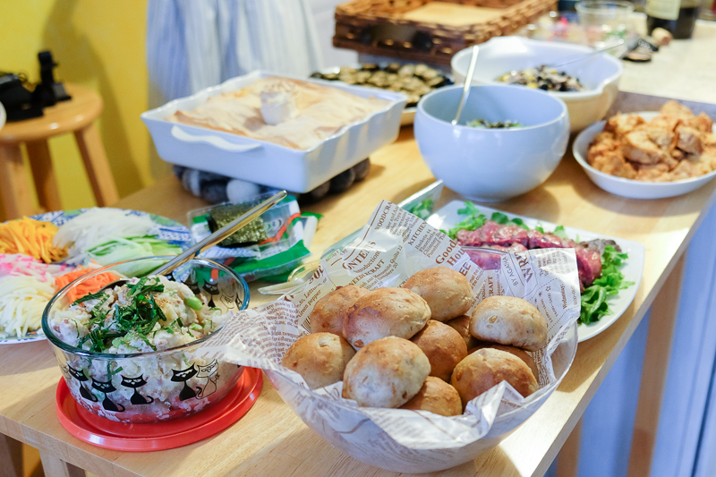 クルミ入りのパン、ポテトサラダ、などなど