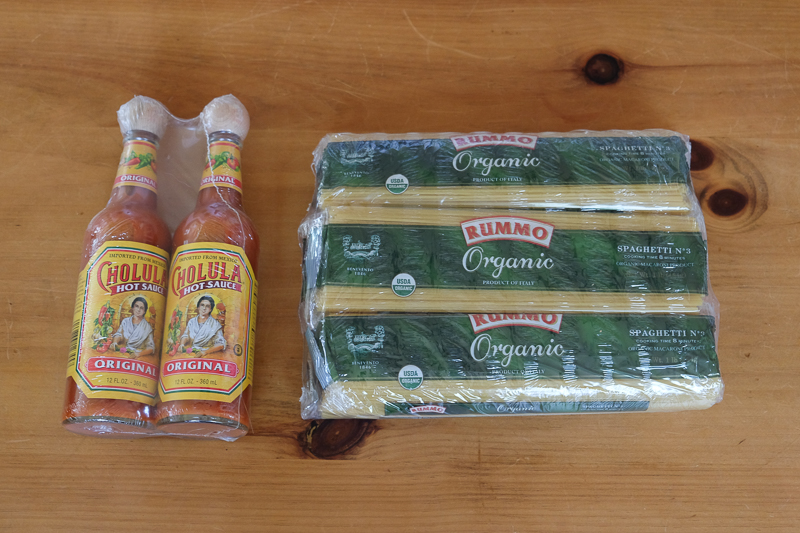 オーガニックパスタとメキシコのホットソース