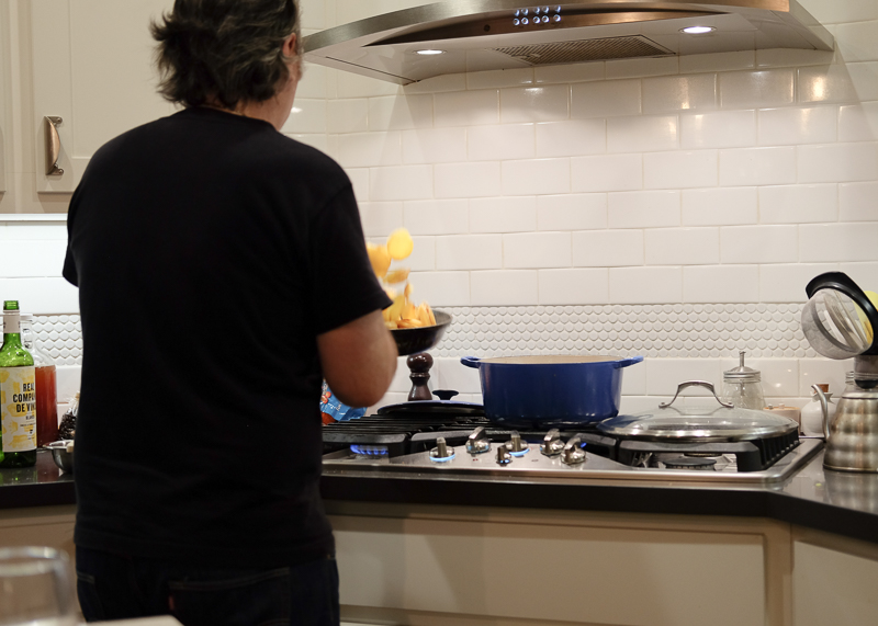 セブさん料理中