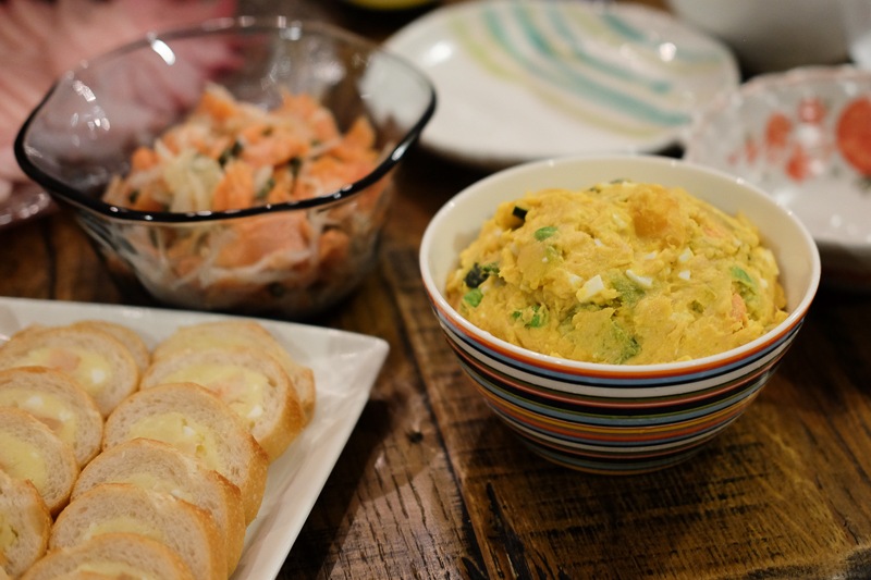 かぼちゃサラダやバゲットのポテサラ詰め