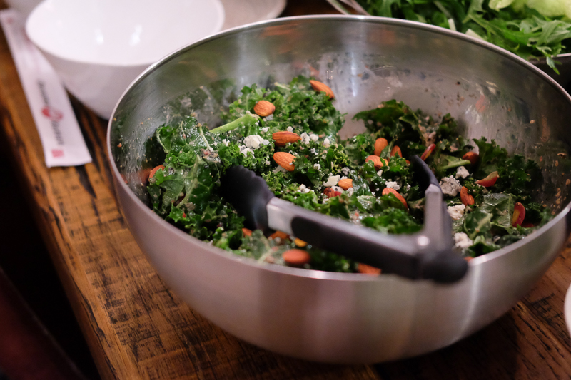 ケールとアーモンドのサラダ