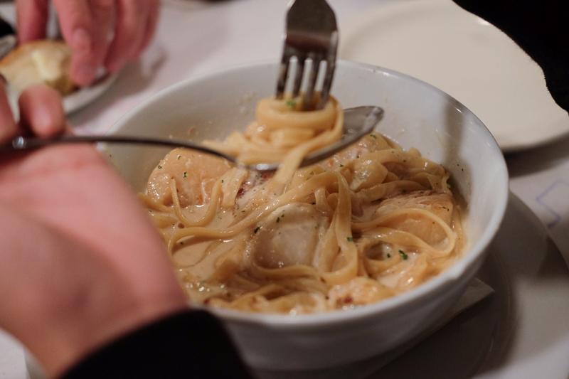 ホタテ入りのクリームパスタ