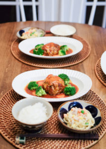 煮込みハンバーグの夕ごはん