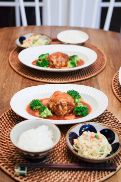 煮込みハンバーグの夕ごはん