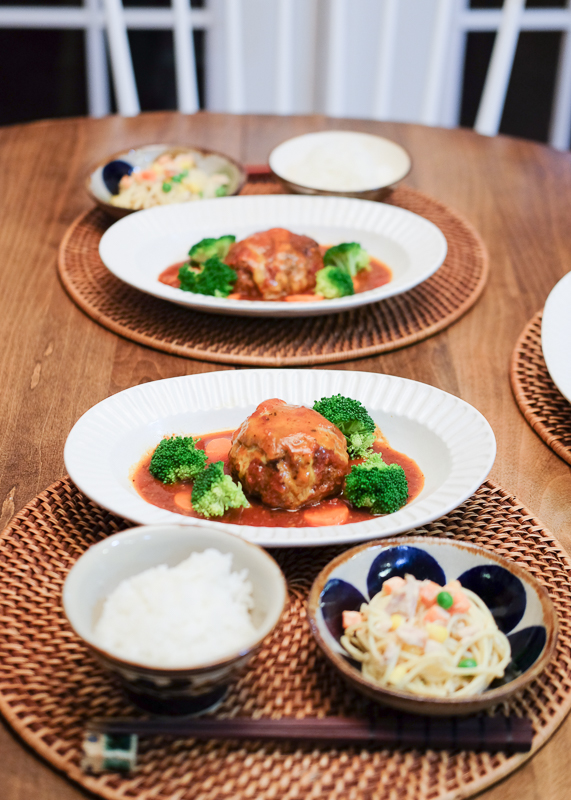 煮込みハンバーグの夕ごはん