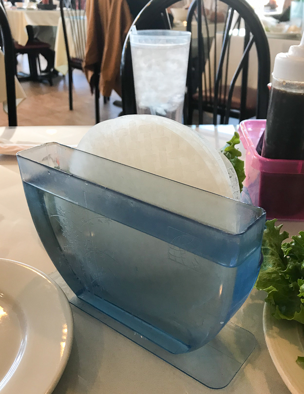 ライスペーパーを湿らせるための容器