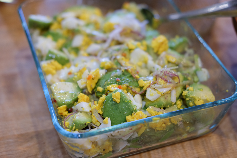 たまごとアボカドのサラダ