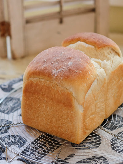 ヨーグルトがたっぷり入った食パン