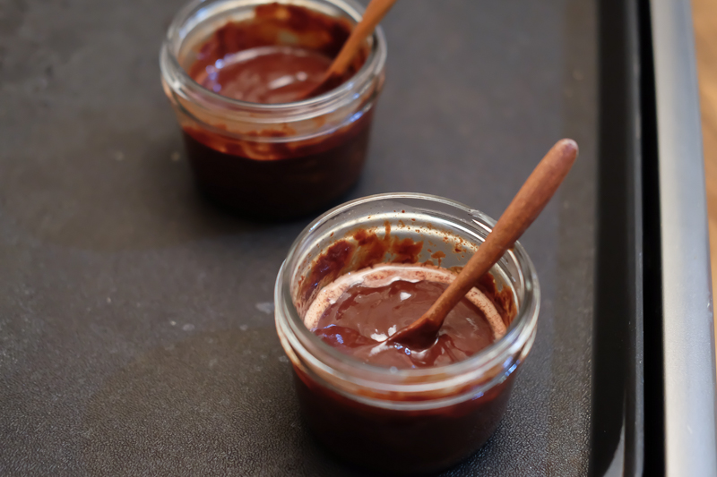 チョコフォンデュは小さい瓶で