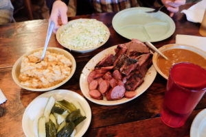 バーベキューとサイドディッシュ