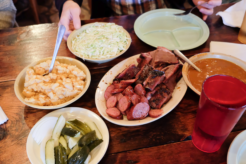 バーベキューとサイドディッシュ